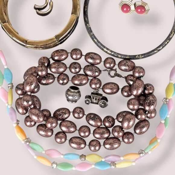 PERRY - Vintage To Now Jewelry Lot - 016 - Picture 5 of 5